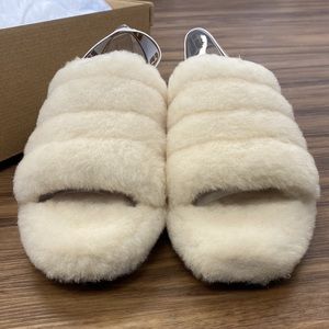 BRAND NEW NEVER WORN UGG SANDALS